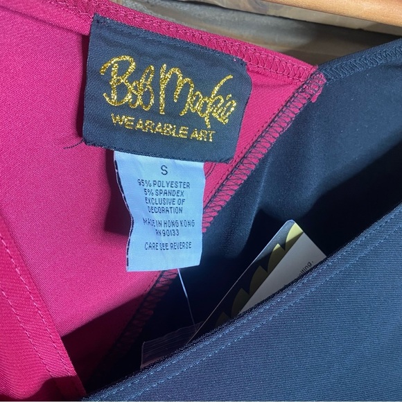 Bob Mackey wearable art red/black slant neck shoulder red bling medallion SZ-SM - Picture 3 of 9